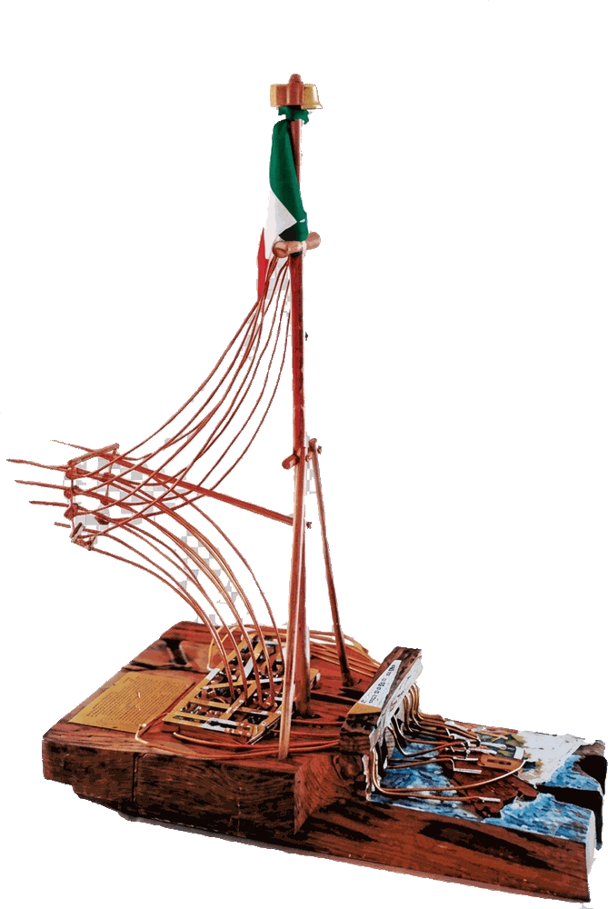 Scultura di una barca a vela costruita in legno e fili di rame, con la bandiera italiana sull'albero: l'opera che accompagna il concorso «Villotte: storie in cammino»