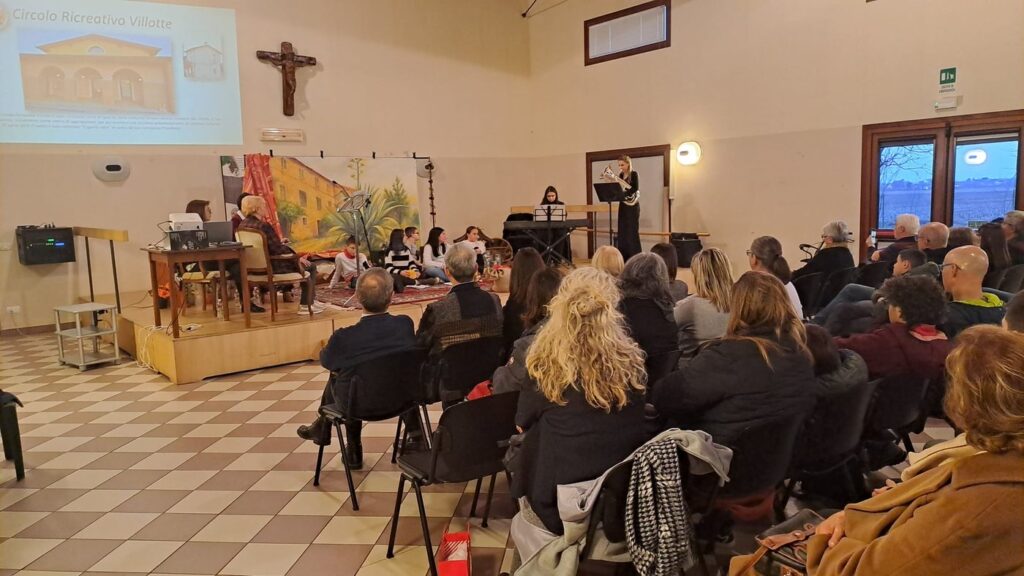 La sala del Circolo durante la presentazione di Un cuore fiorito